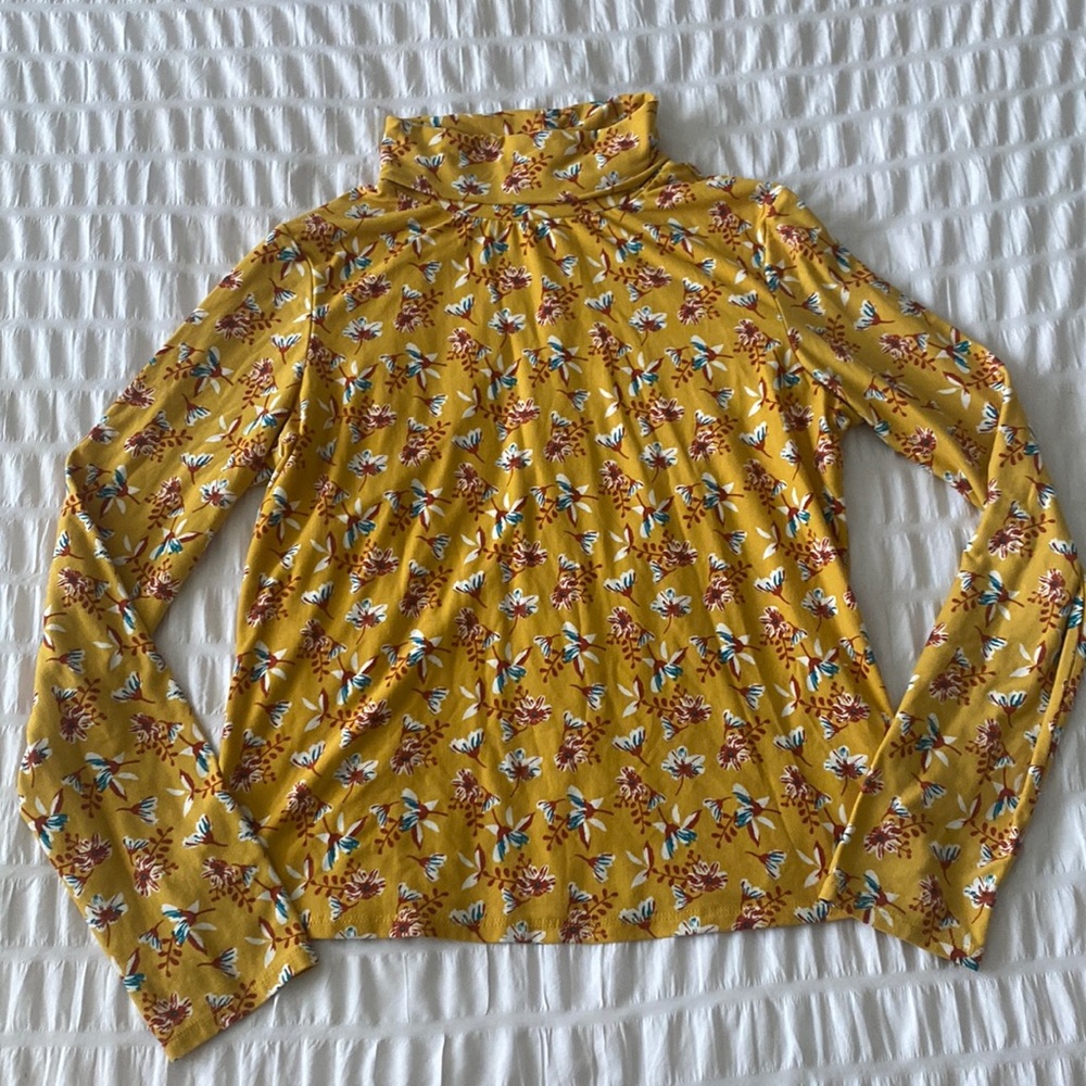 Gently used, very soft, turtle neck shirt